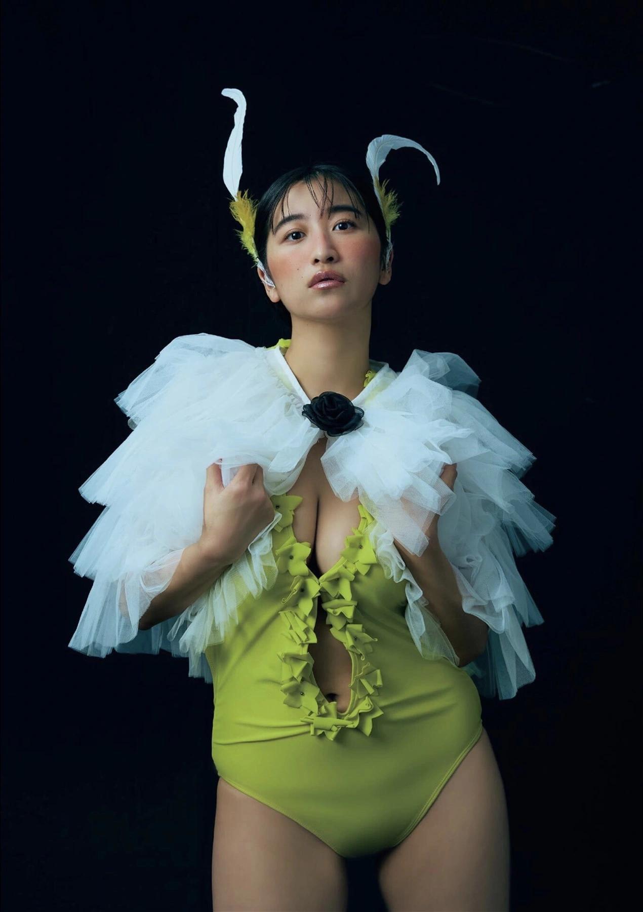 Ina Enohara 榎原依那, B.L.T. 写真集 Monster Round 4(15)