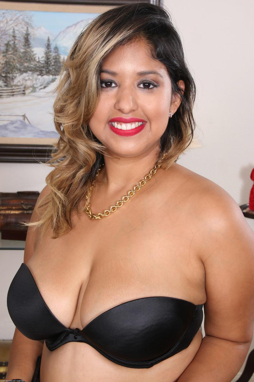 Chubby Latina Jamie Hernandez unveils her big saggy tits & her furry muff(4)