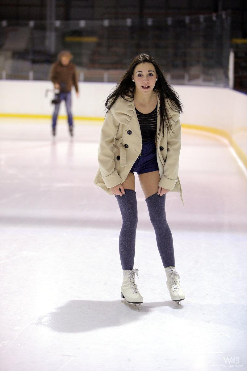 Ice skating Andys toys her teen pussy with a glass dildo at the rink(4)