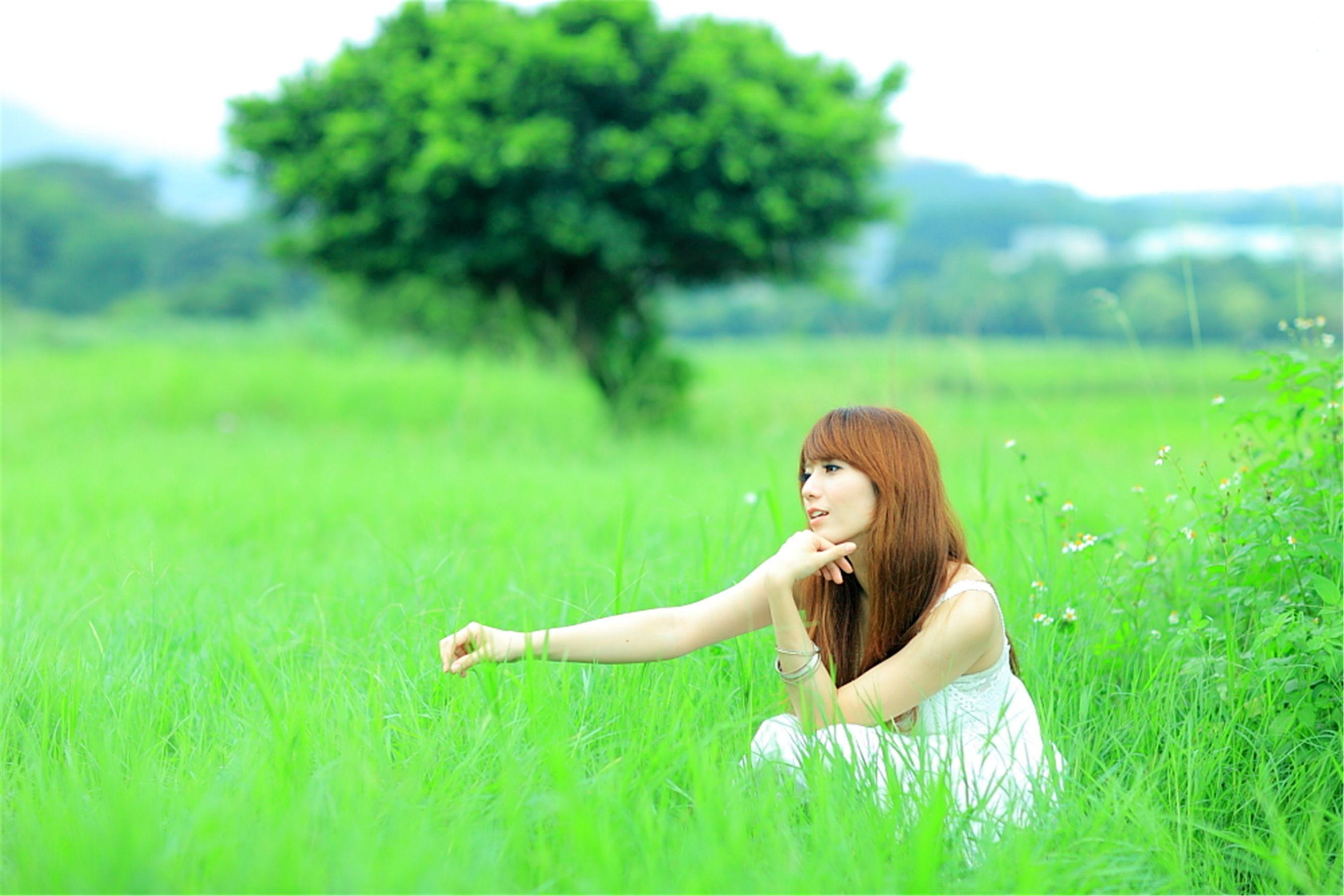 台湾正妹小静《农场初夏田园风光》唯美白裙系列 写真集(105)