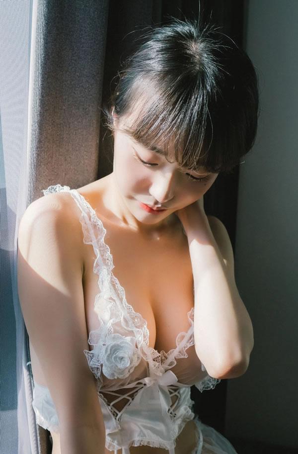 美女Jucy白色情趣内衣无圣光图集(17)