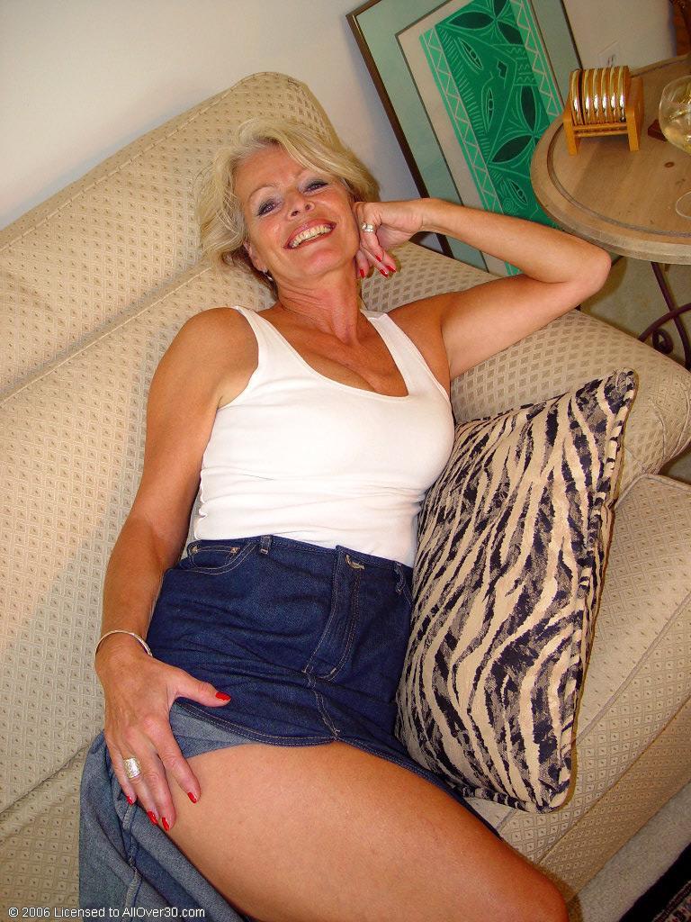 Smiley granny Justine getting rid of her clothes & showing her big tits & ass(3)