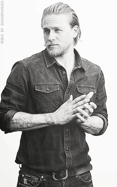 Charlie Hunnam QpEQjf81_o