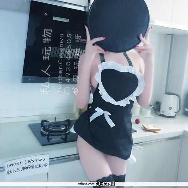 网红私人玩物09.12黑丝厨娘无圣光写真(7)