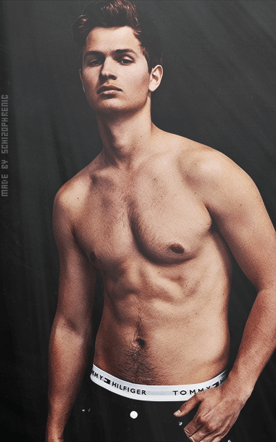 Ansel Elgort Qgzqw9KG_o