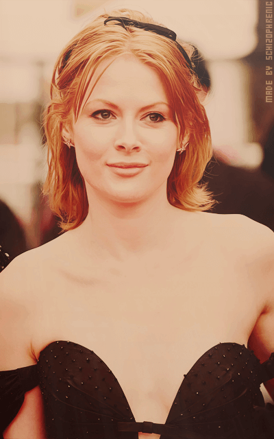 Emily Beecham W5sxnxT8_o