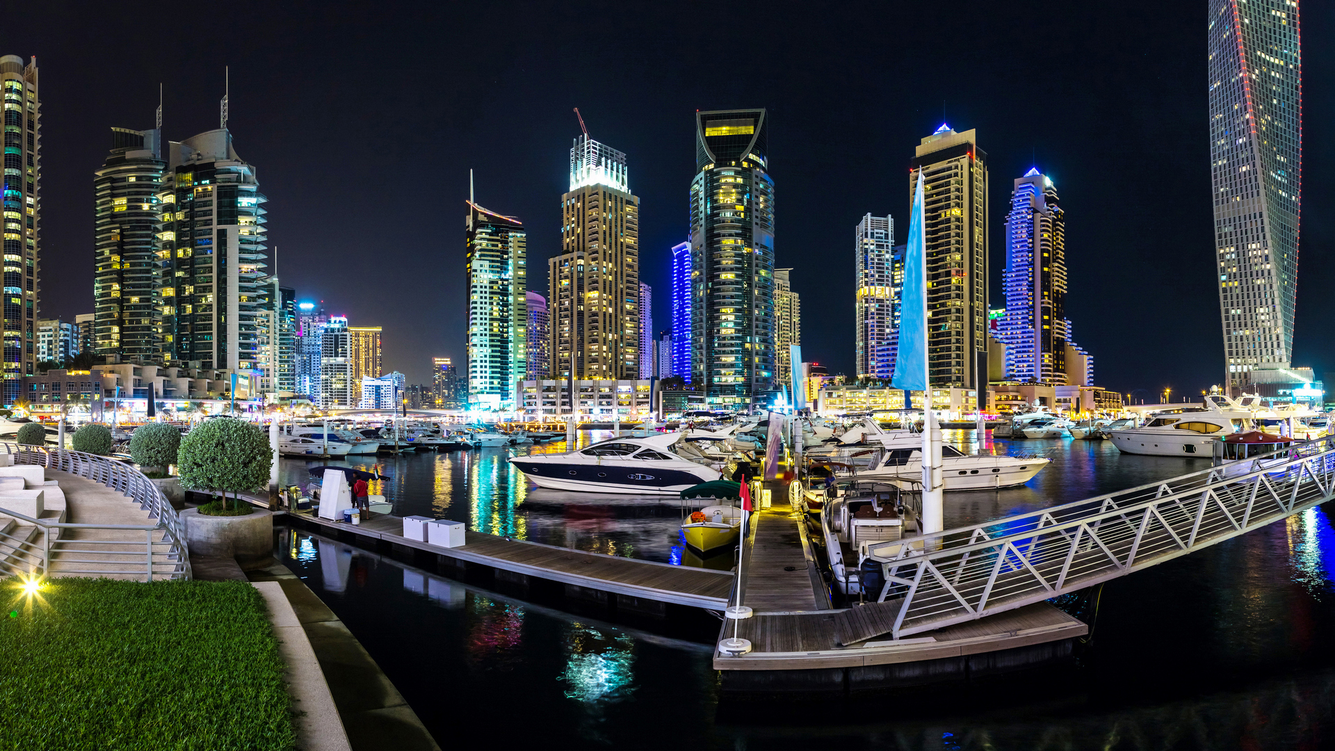 Emirates_UAE_Dubai_Houses_Marinas_Night_Bay_558258_5668x3322.jpg