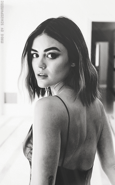 Lucy Hale 7HYYlmAW_o