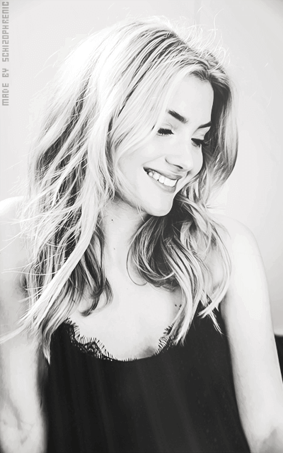 Skyler Samuels 7lrySV5y_o