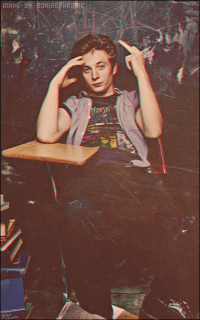 Jeremy Allen White KPwHmW6R_o