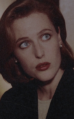 Gillian Anderson - Page 2 BC0YF8W7_o