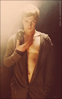 Evan Peters 8SfwYnlz_o