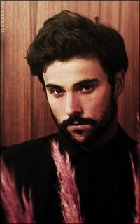 Jack Falahee 5d8bmjDx_o