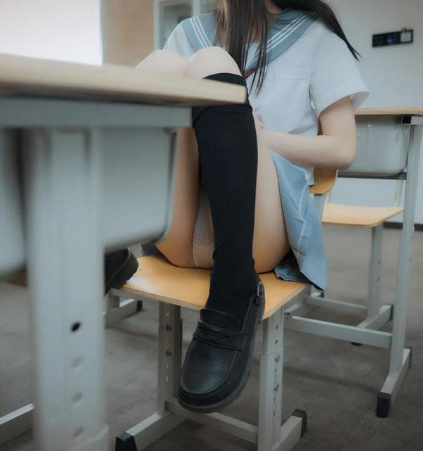 发条少女-尾随颜控少女大胆写真(32)