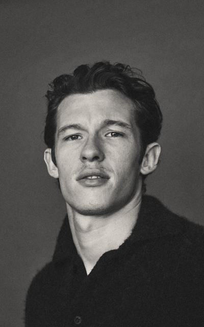 Callum Turner  Y7tMHkVr_o