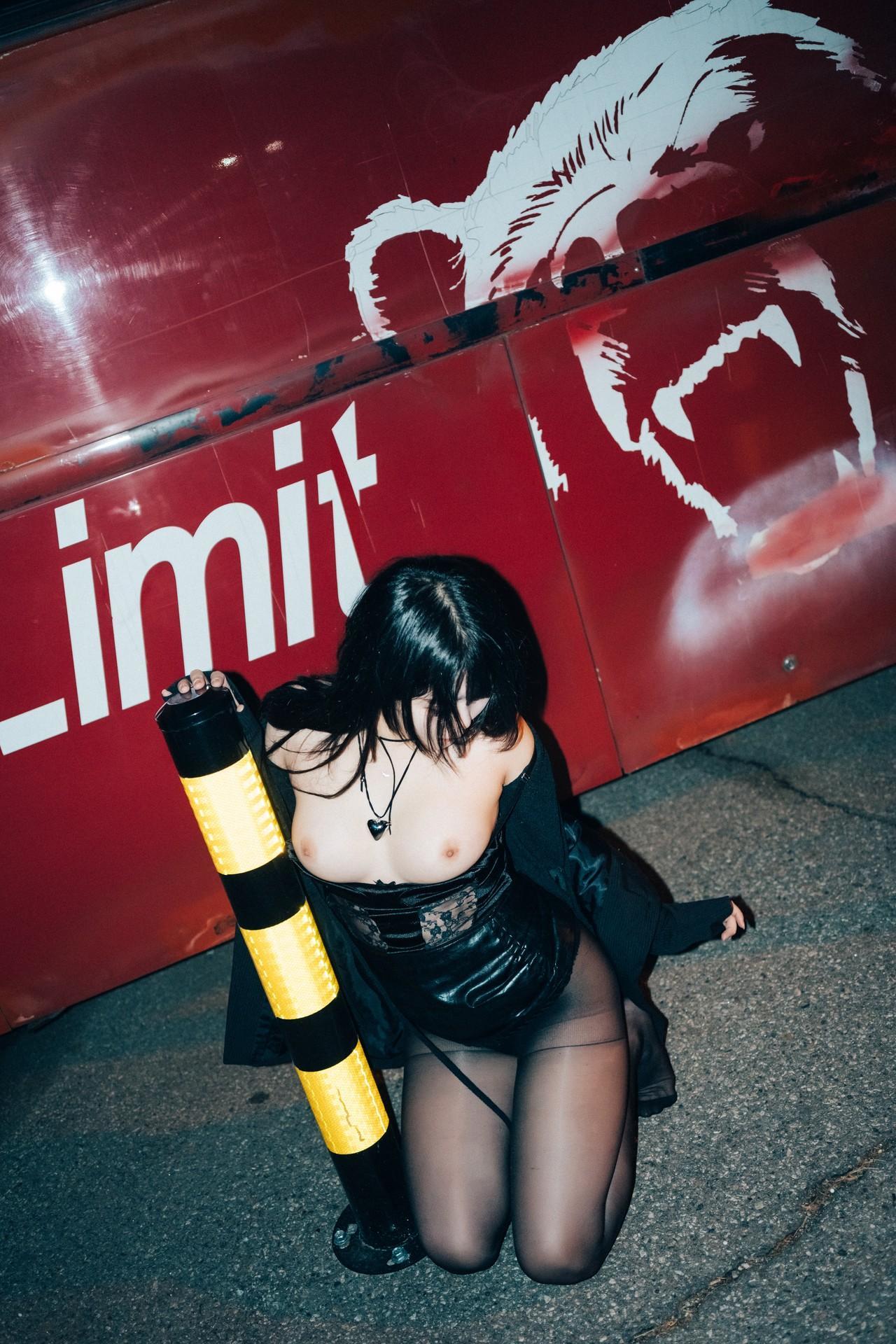 ZIA.Kwon 권지아, [Loozy] XXX At Night Road Set.01(18)