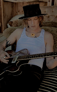 Jamie Campbell Bower L8mnq2DY_o