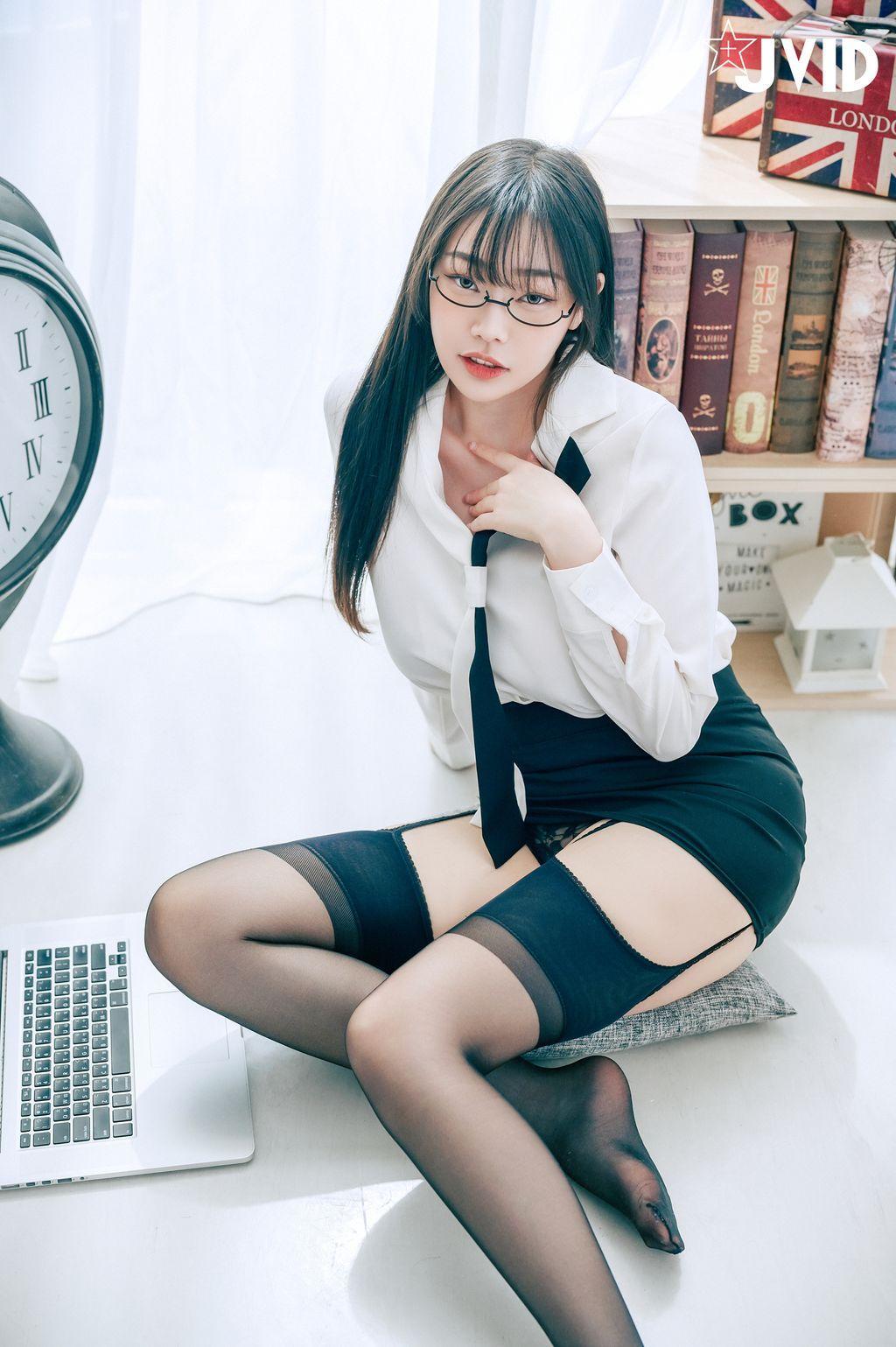 [JVID] 苡昕Slivia: 超巨乳女秘書 (159 photos)(72)