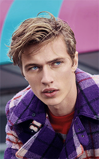 Lucky Blue Smith Wr0ftbnK_o