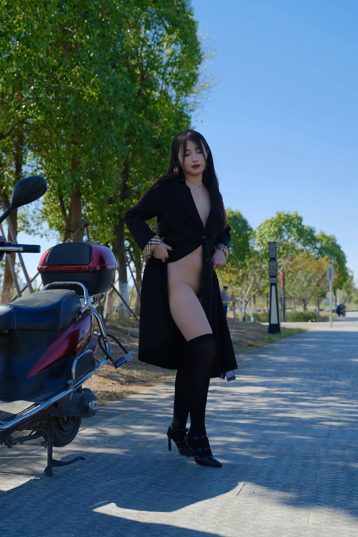 小泽 – 黑丝御姐 户外露出 Set.01(6)