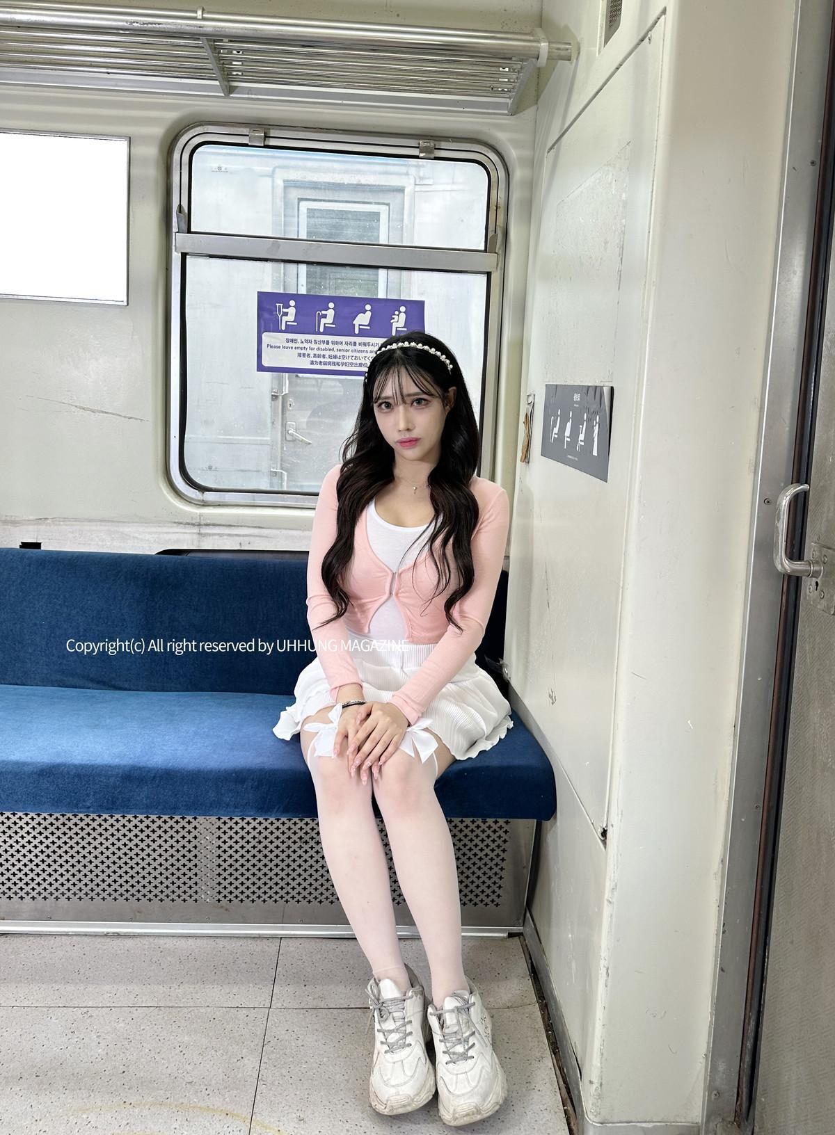 Hani 하니, UHHUNG Magazine “The Girlfriend on The Subway” Set.01(10)