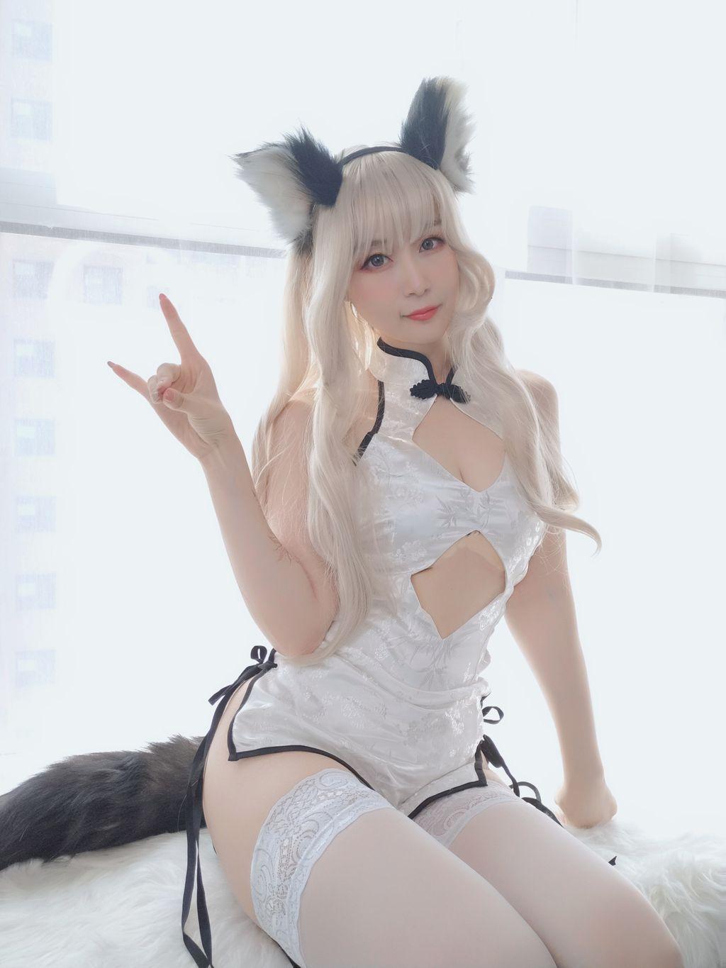 Coser @ 白银 81: 小 白狼 (49 photos + 3 videos)