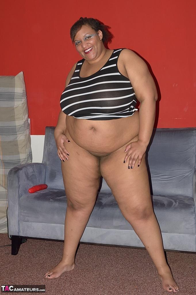 Obese black woman Curvy Bunny B oils up her tits before toying her vagina(5)