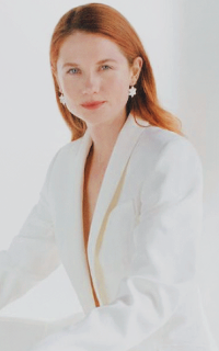 Bonnie Wright JwBuaiAu_o