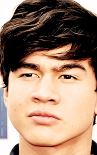 Calum Hood Z1sl7hik_o