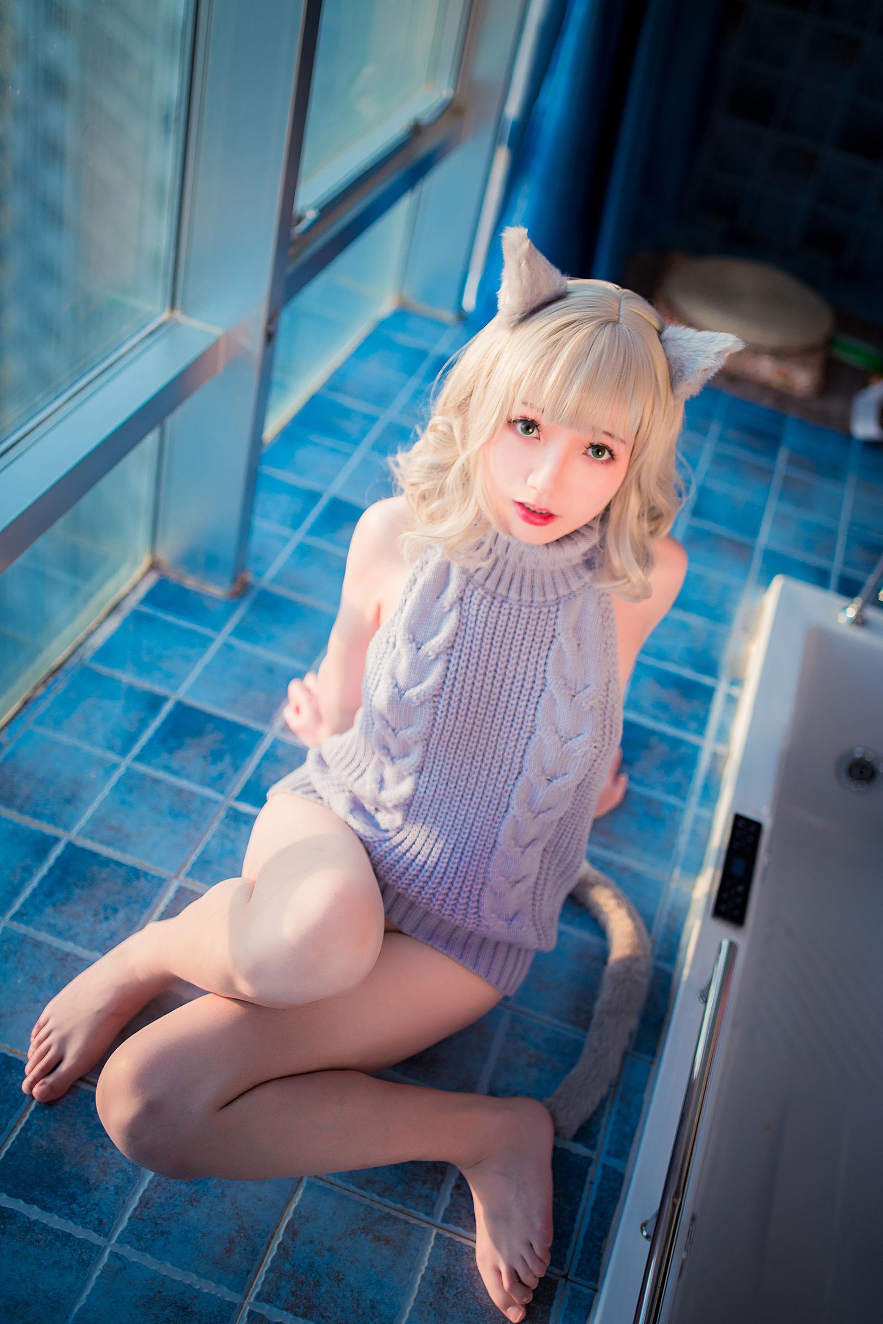 [网红COSER] 萝莉福利真央Mao – 露背毛衣(33)