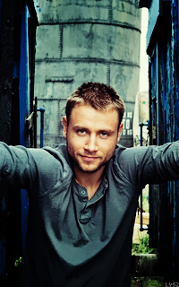 Max Riemelt YiOOCX8B_o