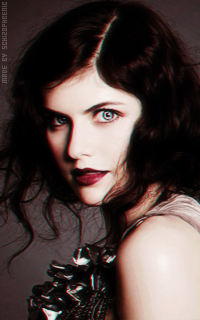 Alexandra Daddario ZAKGM7SX_o