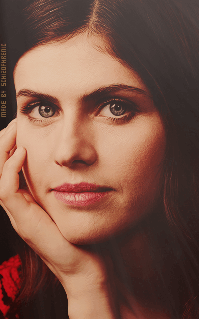 Alexandra Daddario Xxtec1WV_o