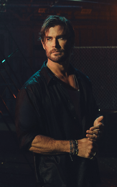 Chris Hemsworth IIO1cAZM_o