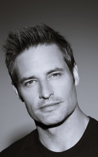 Josh Holloway 9F1C6kcA_o