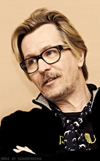 Gary Oldman E7t4BAGG_o