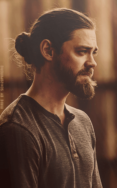 Tom Payne HoqPdUB8_o