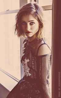 Natalia Dyer G2LrMdKE_o