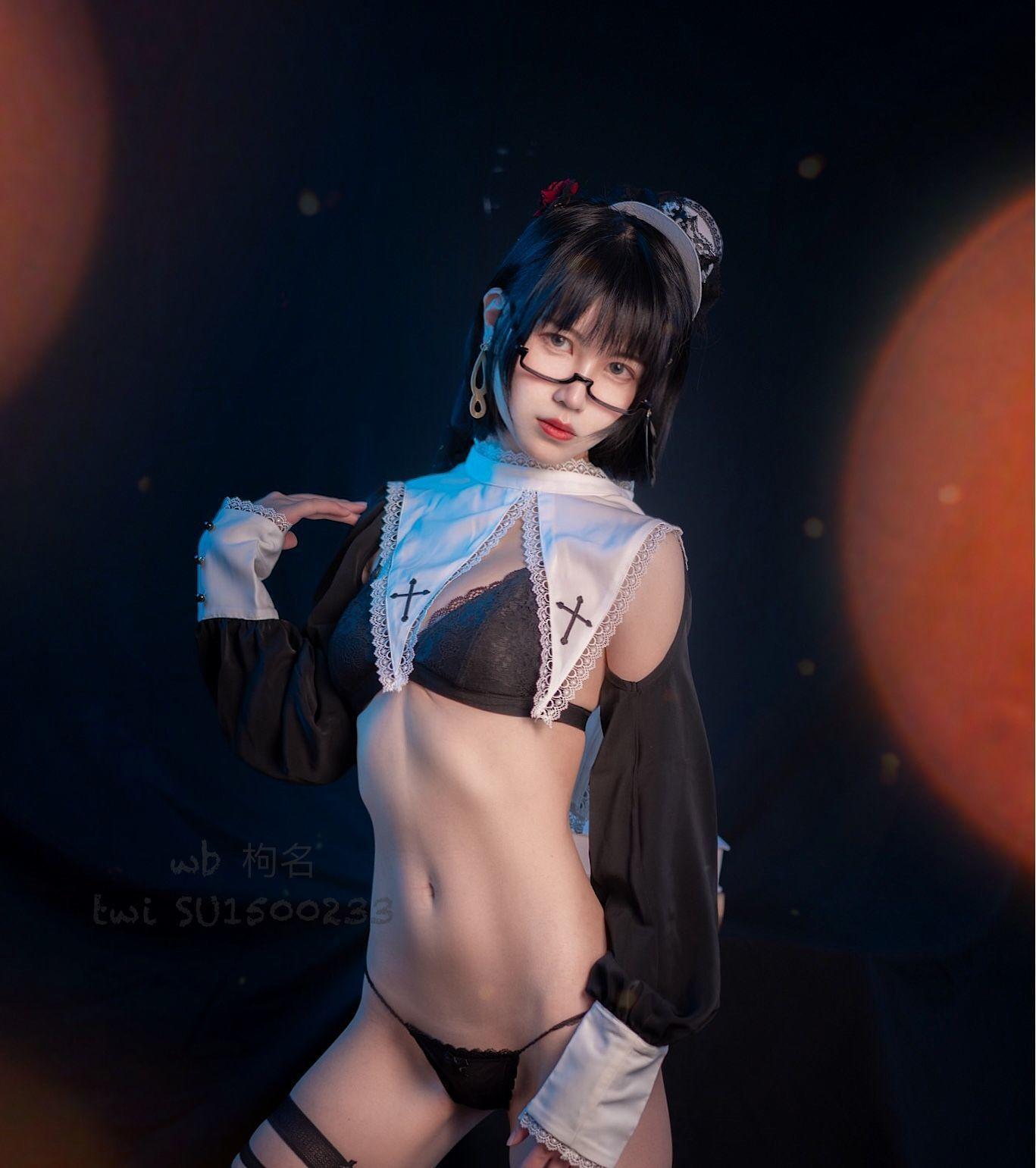 [网红Coser] 逐月su 《修女》 写真集(12)