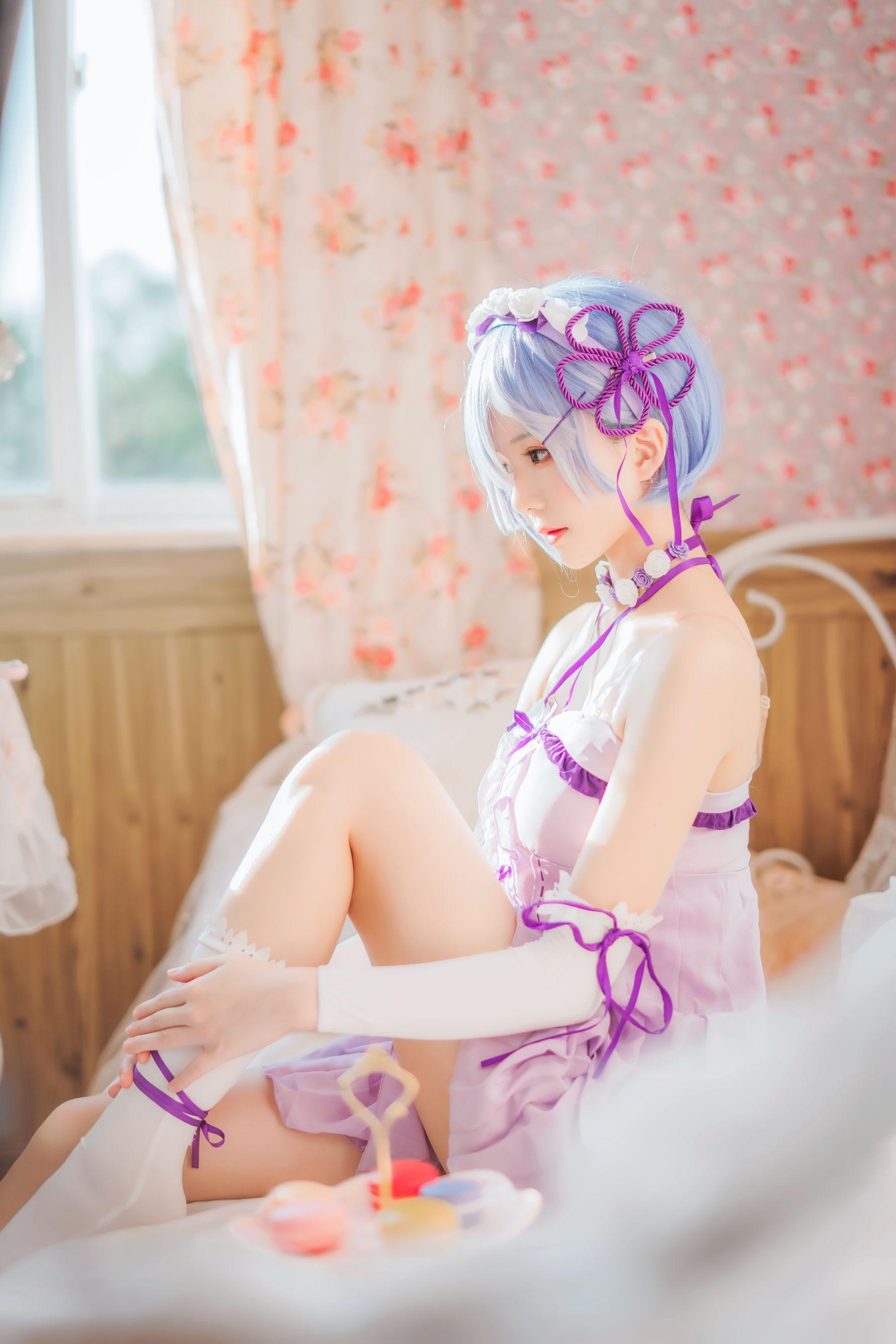 [Cosplay写真] 桜桃喵 – 蕾姆小睡裙(12)