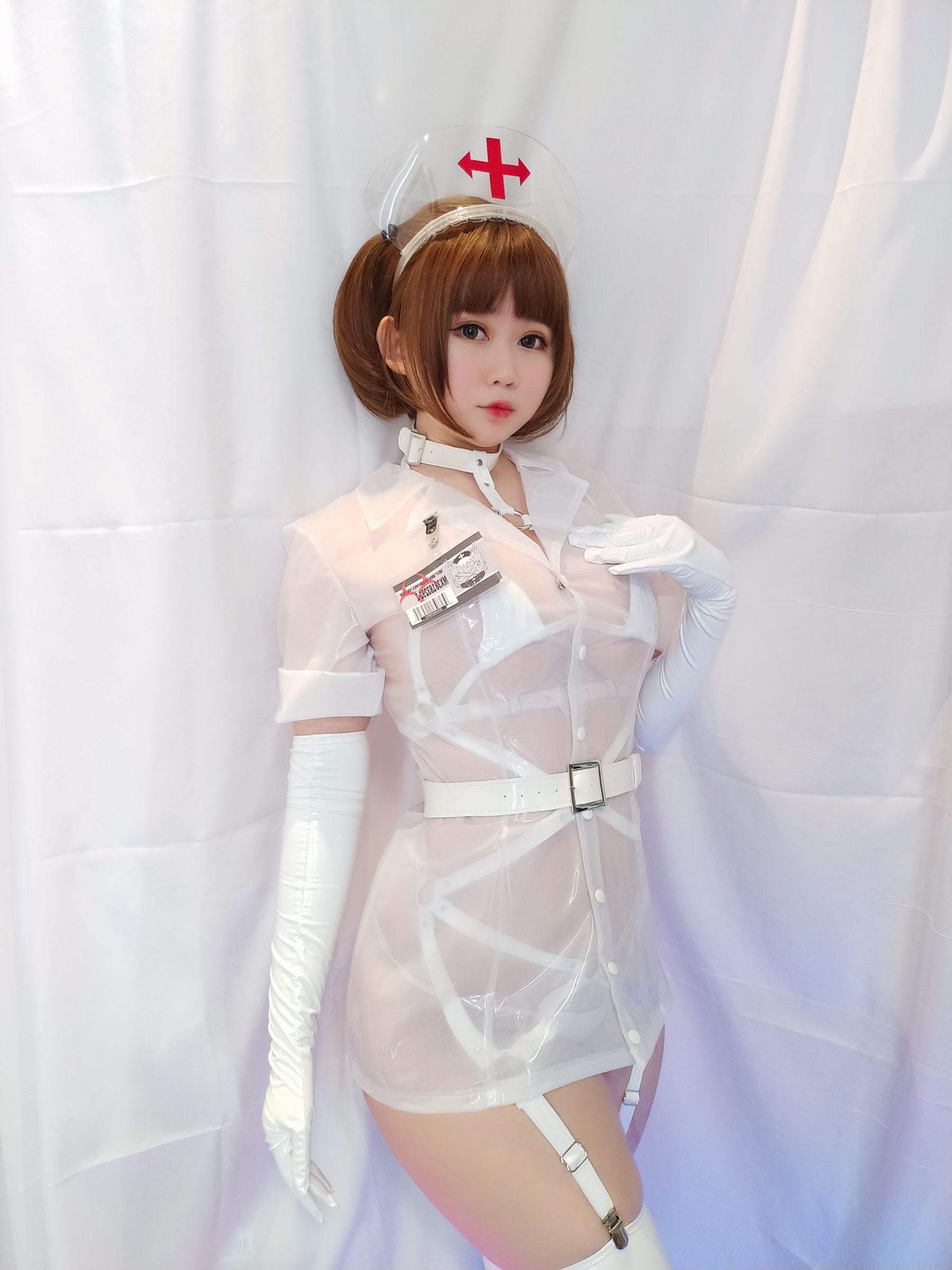 [Cosplay] 蜜桃少女是依酱呀 – 专属护士(3)