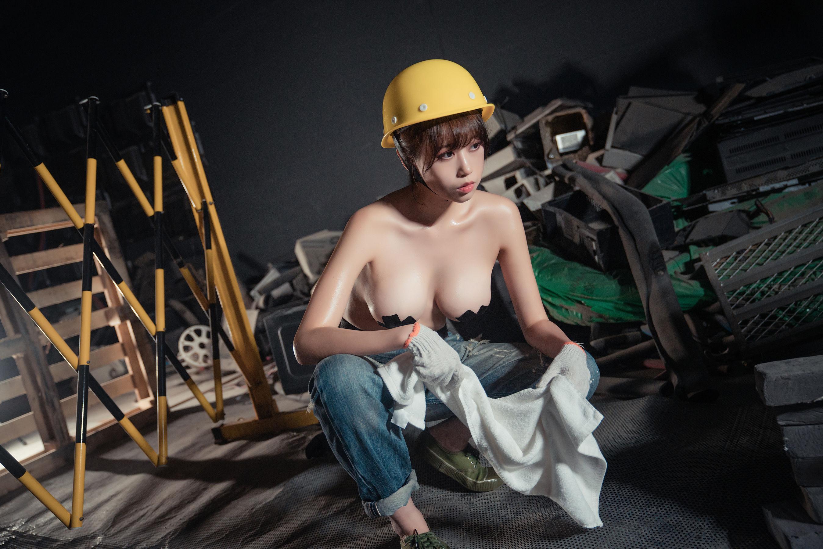 [Cosplay] 奈汐酱nice – 咱们工人有力量 写真集(31)