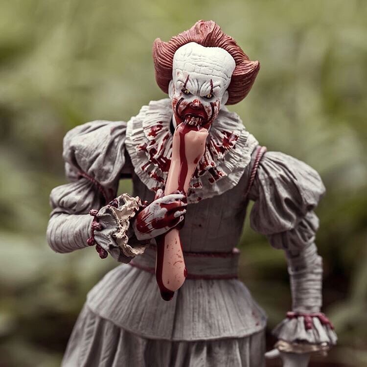 Ca : Pennywise - Year 1990 & 2017 (Neca) SI95pgHv_o