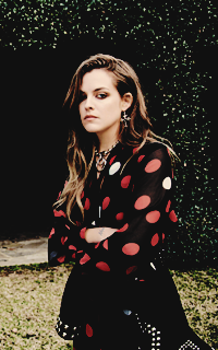 Riley Keough - Page 2 7GfM5Rvh_o