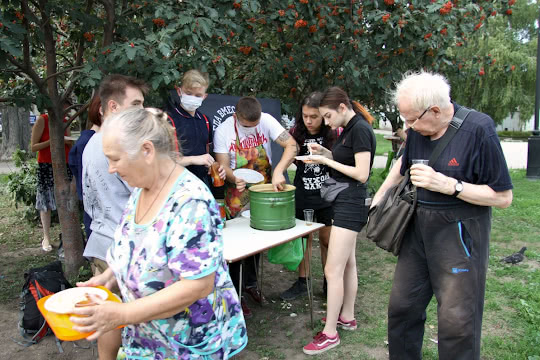 Расходятся со своими порциями