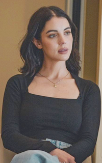 Adelaide Kane PyZ8giuy_o