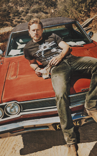 Charlie Hunnam QafRyFU3_o