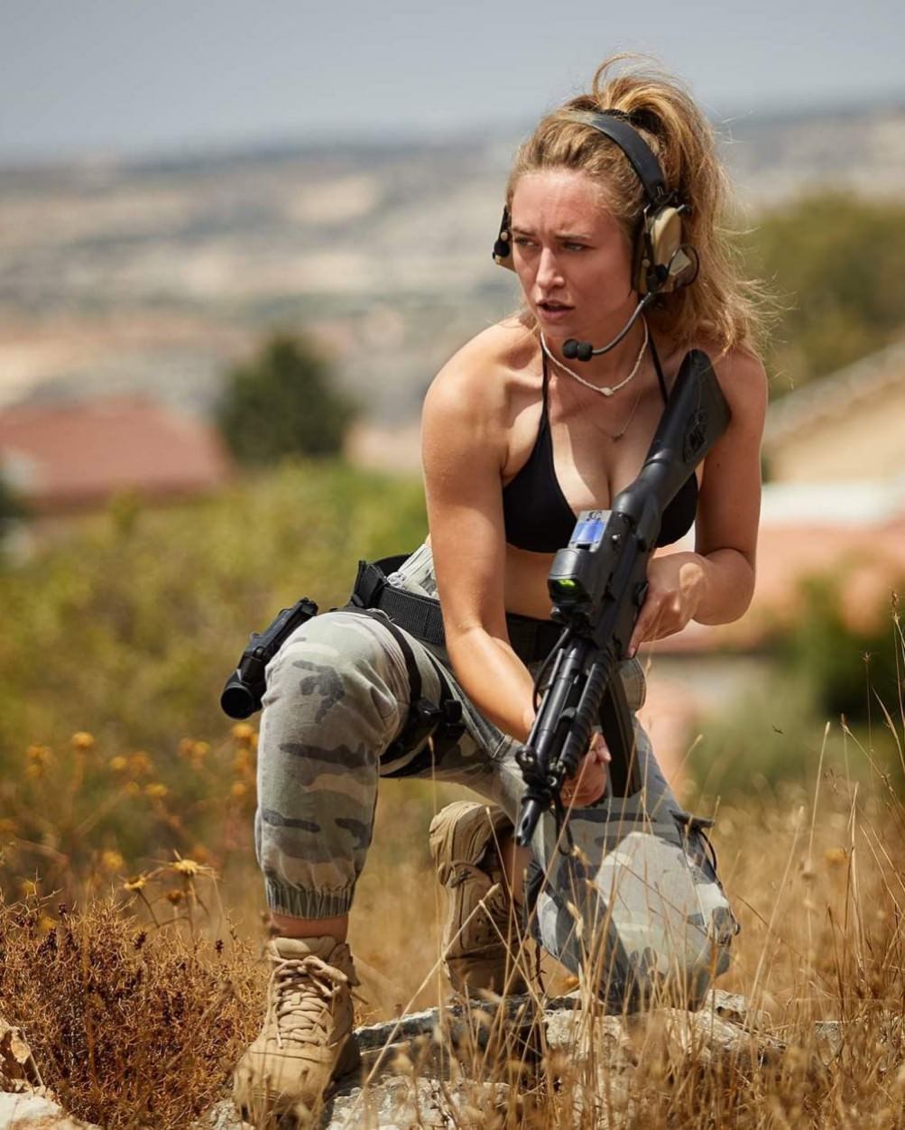WOMEN WITH WEAPONS...8 SiMpNfyH_o