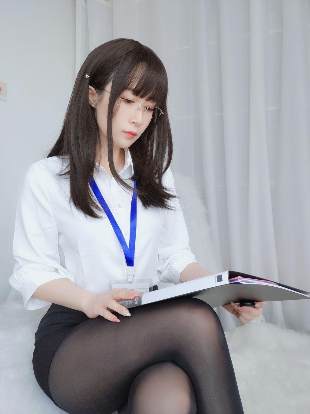 Coser @ 白银 81: 制服 (125 photos)