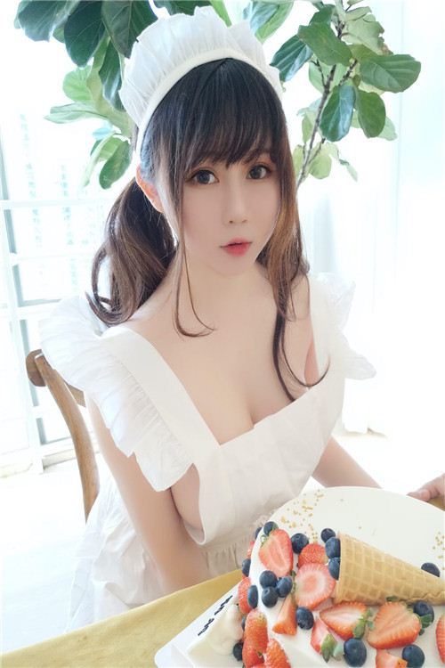 是依酱呀 厨娘小女仆写真